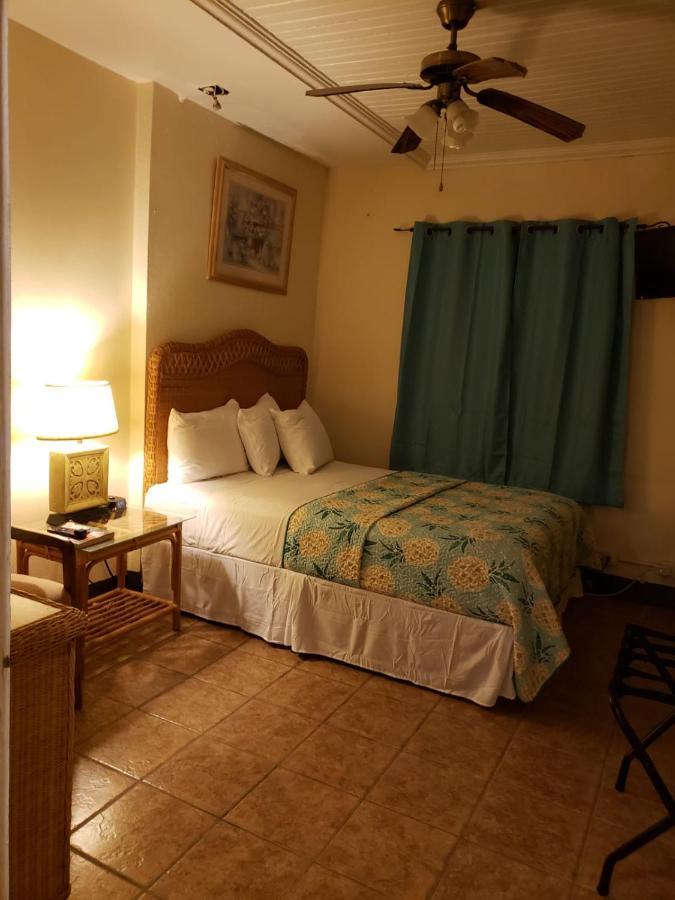 Midtown Guest House Charlotte Amalie Exterior photo