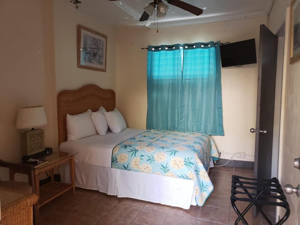 Midtown Guest House Charlotte Amalie Exterior photo